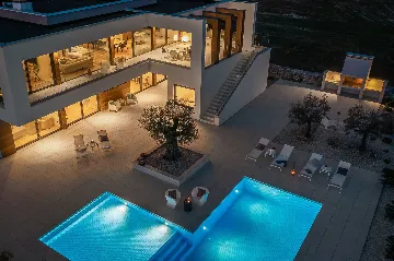 Contemporary Villa Retreat with Pool in Vodnjan
