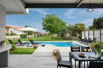 Contemporary Villa with Pool and Garden in Medulin