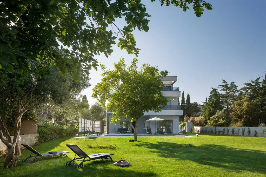 Contemporary Villa with Pool and Garden in Medulin