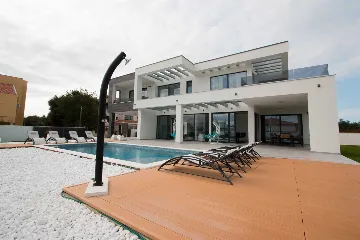 Modern Villa with Pool in Zaton