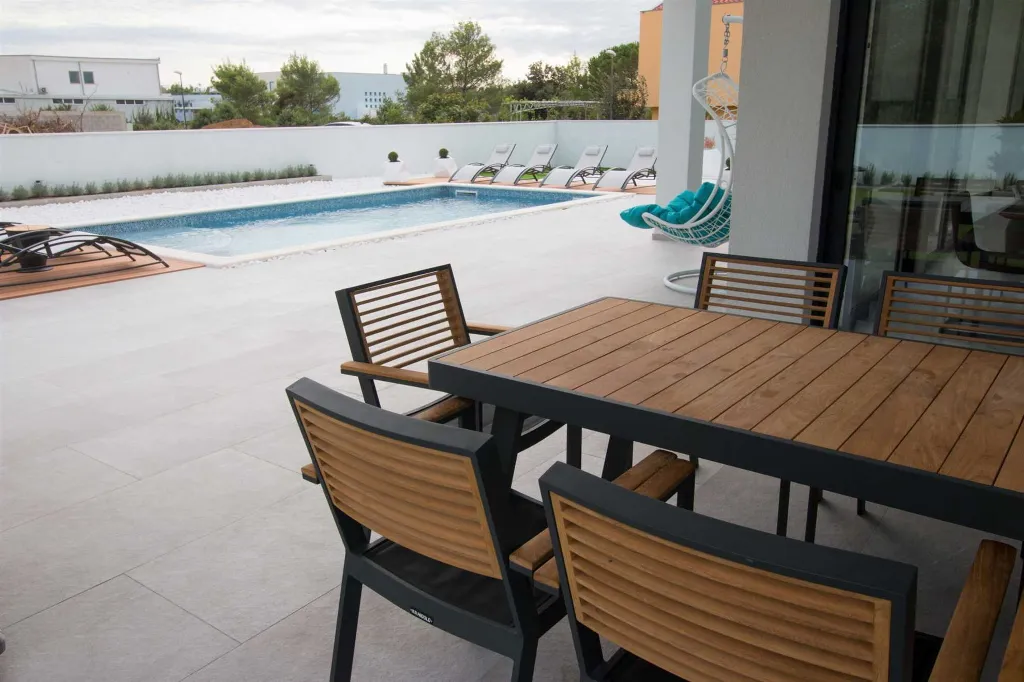 Modern Villa with Pool in Zaton