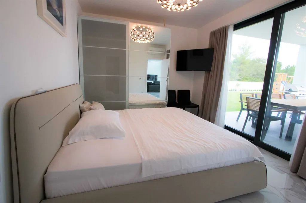 Modern Villa with Pool in Zaton