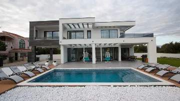 Modern Villa with Pool in Zaton