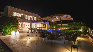 Contemporary Villa Retreat with Pool in Savudrija