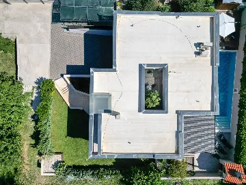 Modern Family Villa with Pool in Kaštel Sućurac