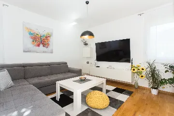 Modern Family Villa with Pool in Kaštel Sućurac