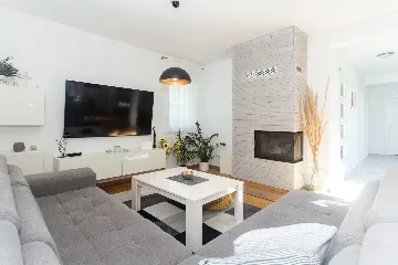 Modern Family Villa with Pool in Kaštel Sućurac