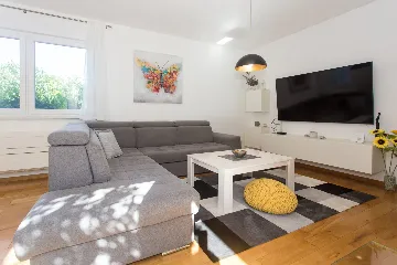 Modern Family Villa with Pool in Kaštel Sućurac