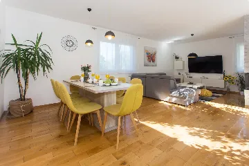 Modern Family Villa with Pool in Kaštel Sućurac