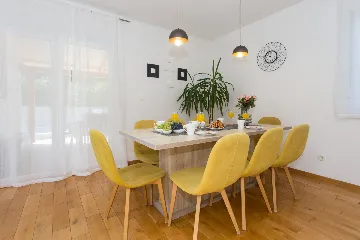 Modern Family Villa with Pool in Kaštel Sućurac