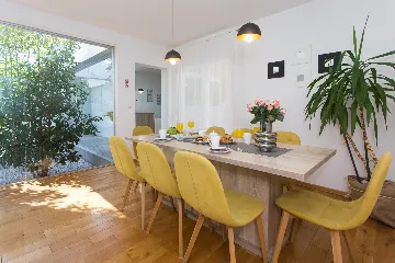 Modern Family Villa with Pool in Kaštel Sućurac