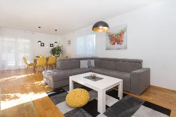 Modern Family Villa with Pool in Kaštel Sućurac