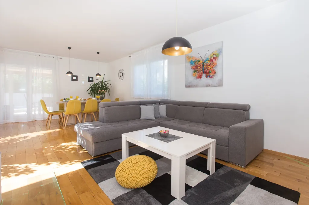 Modern Family Villa with Pool in Kaštel Sućurac