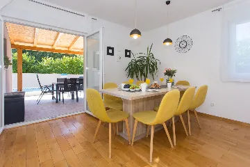 Modern Family Villa with Pool in Kaštel Sućurac