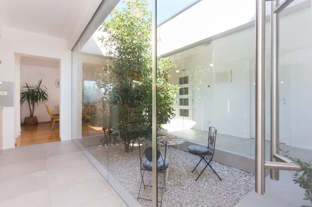 Modern Family Villa with Pool in Kaštel Sućurac