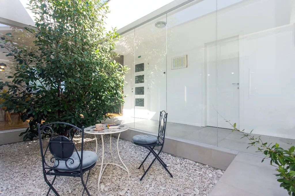 Modern Family Villa with Pool in Kaštel Sućurac