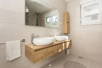 Modern Family Villa with Pool in Kaštel Sućurac