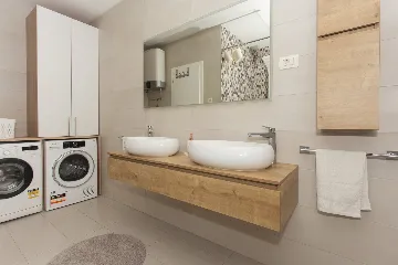 Modern Family Villa with Pool in Kaštel Sućurac