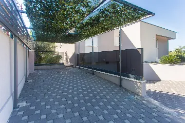 Modern Family Villa with Pool in Kaštel Sućurac