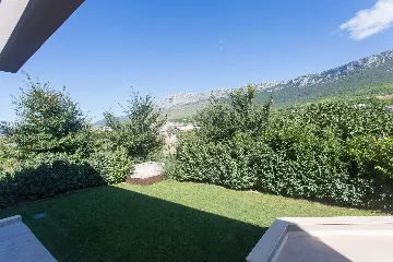 Modern Family Villa with Pool in Kaštel Sućurac