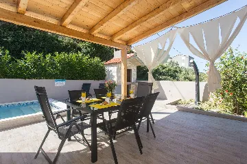 Modern Family Villa with Pool in Kaštel Sućurac