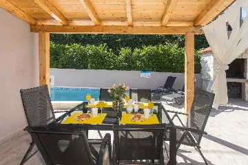 Modern Family Villa with Pool in Kaštel Sućurac