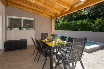 Modern Family Villa with Pool in Kaštel Sućurac