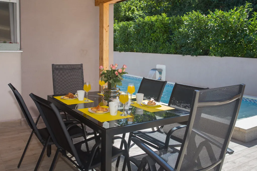 Modern Family Villa with Pool in Kaštel Sućurac