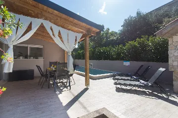 Modern Family Villa with Pool in Kaštel Sućurac