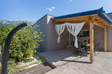 Modern Family Villa with Pool in Kaštel Sućurac