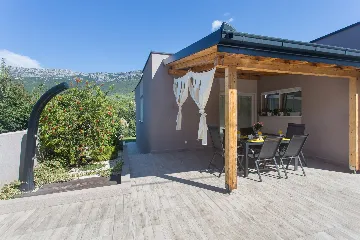 Modern Family Villa with Pool in Kaštel Sućurac