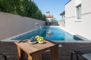 Modern Family Villa with Pool in Kaštel Sućurac