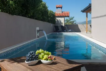 Modern Family Villa with Pool in Kaštel Sućurac