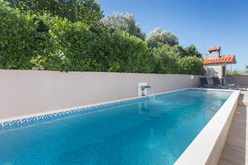 Modern Family Villa with Pool in Kaštel Sućurac