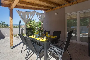 Modern Family Villa with Pool in Kaštel Sućurac