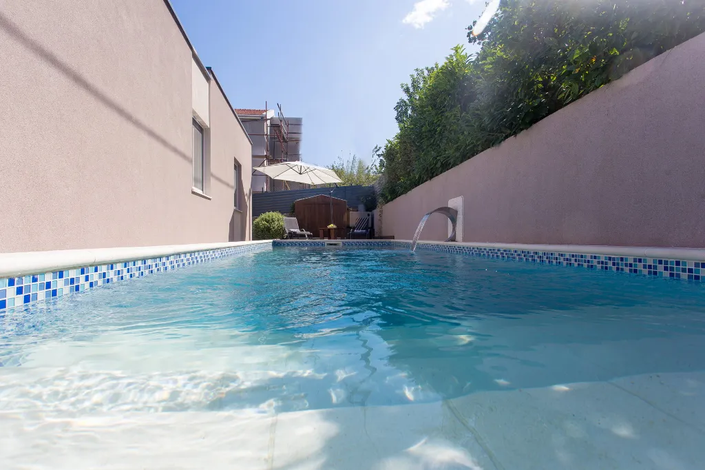 Modern Family Villa with Pool in Kaštel Sućurac