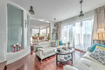 Contemporary Villa with Pool in Žrnovnica