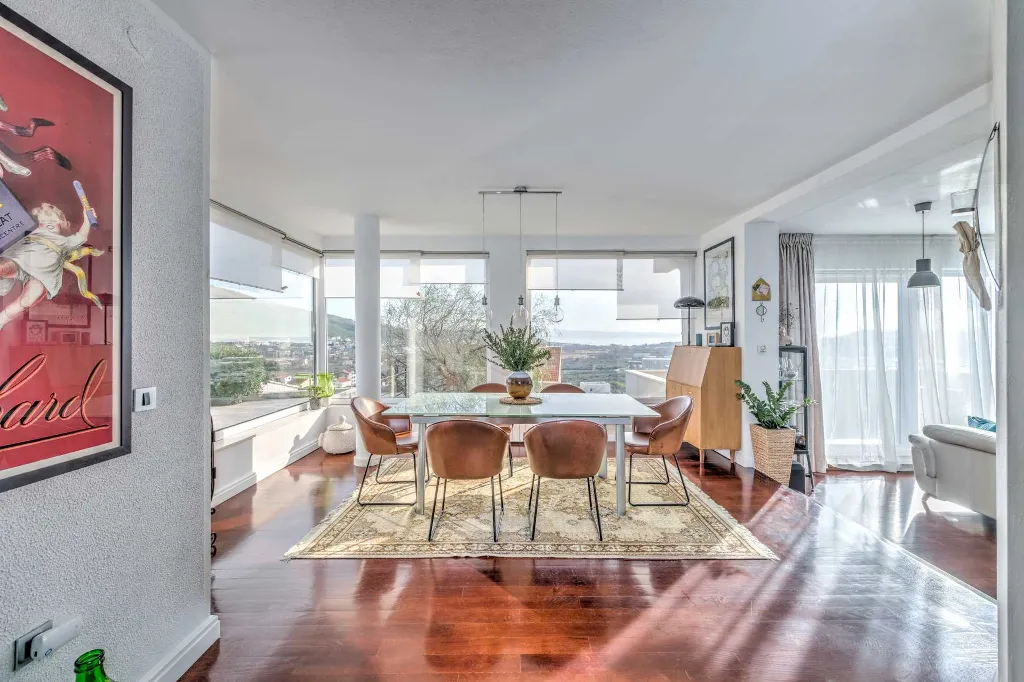 Contemporary Villa with Pool in Žrnovnica