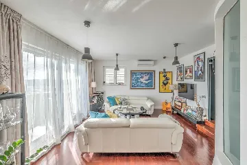 Contemporary Villa with Pool in Žrnovnica