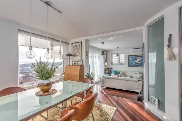 Contemporary Villa with Pool in Žrnovnica