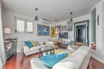 Contemporary Villa with Pool in Žrnovnica