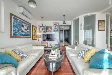 Contemporary Villa with Pool in Žrnovnica