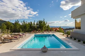 Contemporary Villa with Pool in Žrnovnica