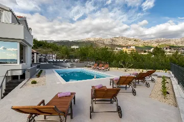 Contemporary Villa with Pool in Žrnovnica