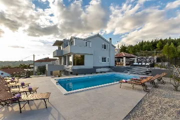 Contemporary Villa with Pool in Žrnovnica