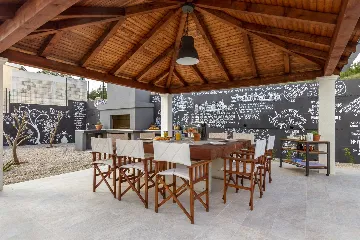 Contemporary Villa with Pool in Žrnovnica