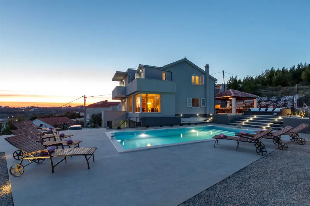 Contemporary Villa with Pool in Žrnovnica