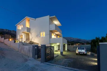 Contemporary Villa with Pool in Žrnovnica