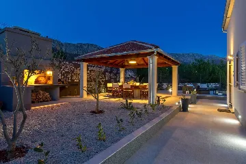 Contemporary Villa with Pool in Žrnovnica