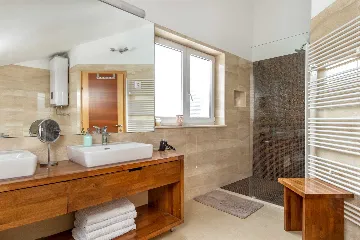 Contemporary Villa with Pool in Žrnovnica